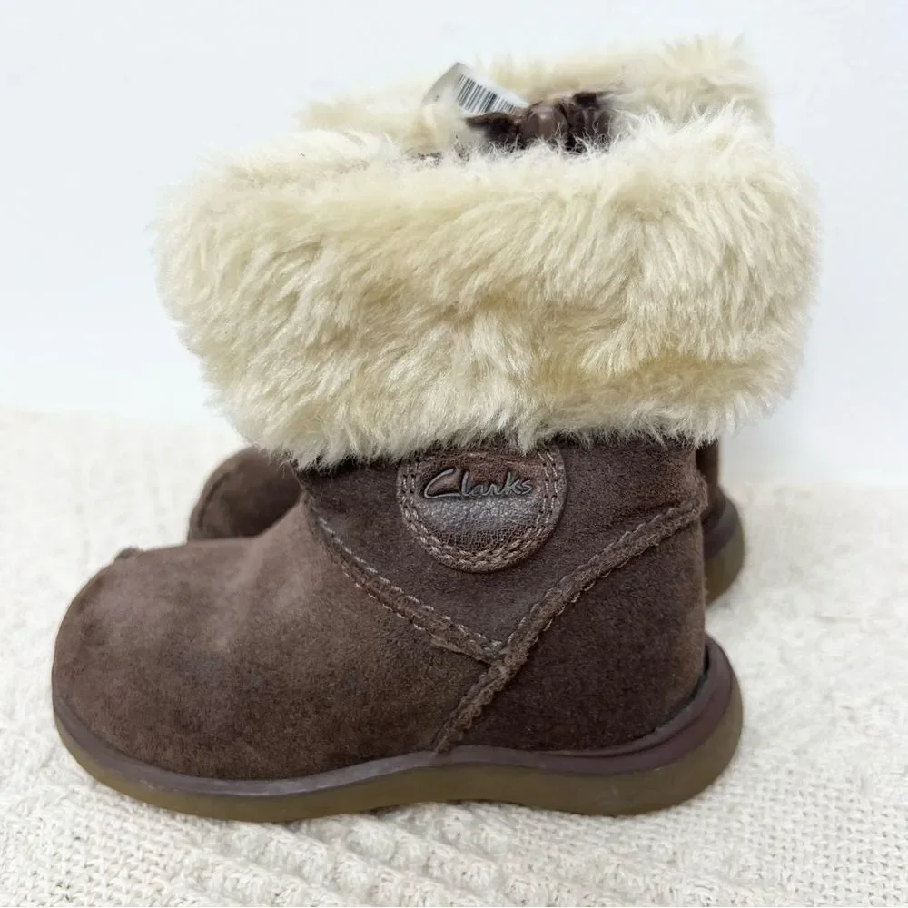 Clarks First Shoes Toddler Baby Girl Boots Snuggle Fun Walnut Suede Faux Fur